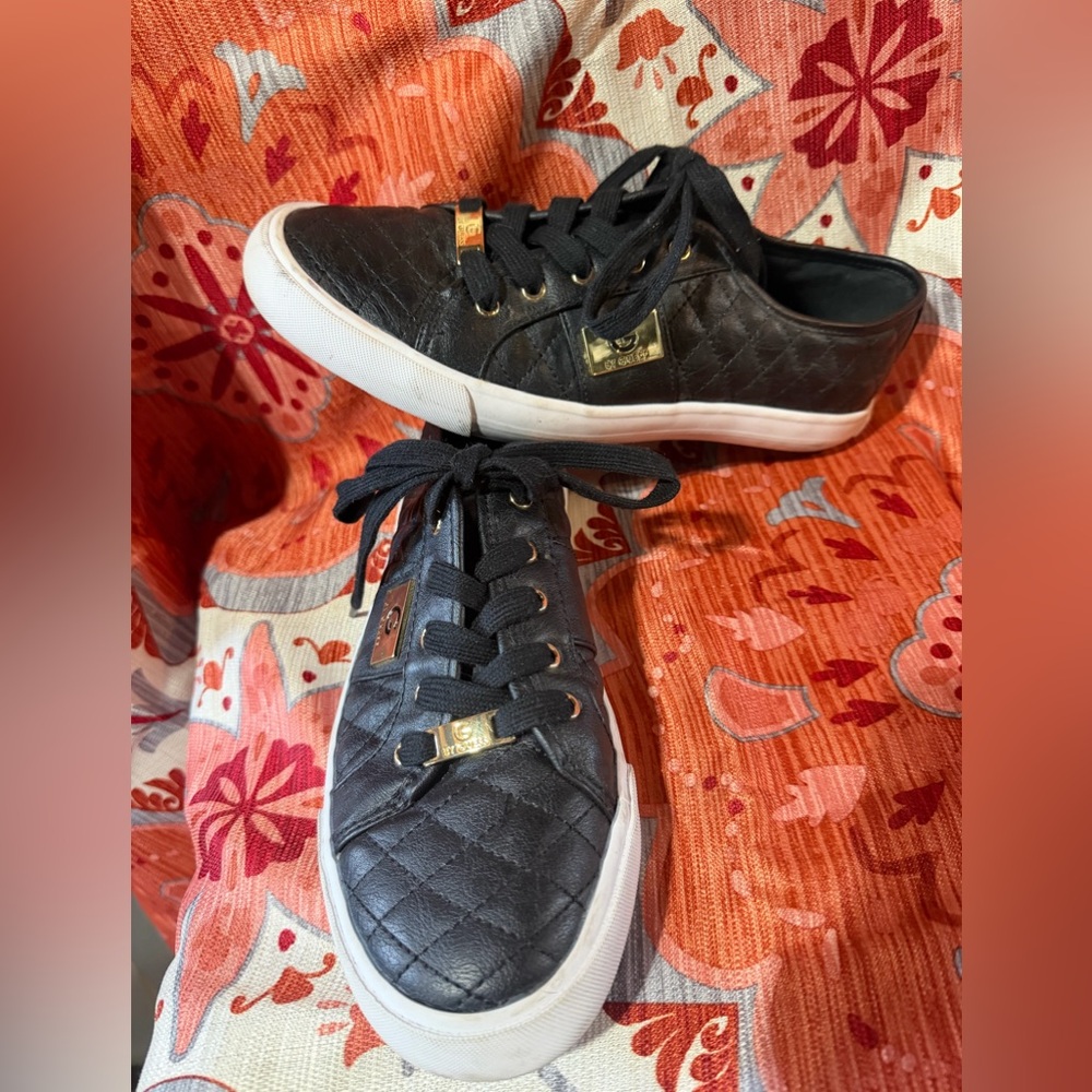 G by Guess backer 2 quilted sneakers sz 10 - Picture 3 of 6